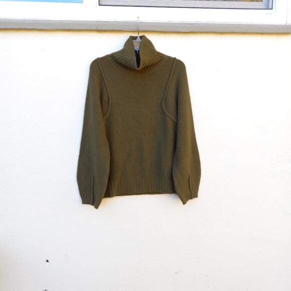 NWOT Olive Green Cozy Slouchy Turtleneck/Mockneck Sweater Size S - Picture 1 of 15